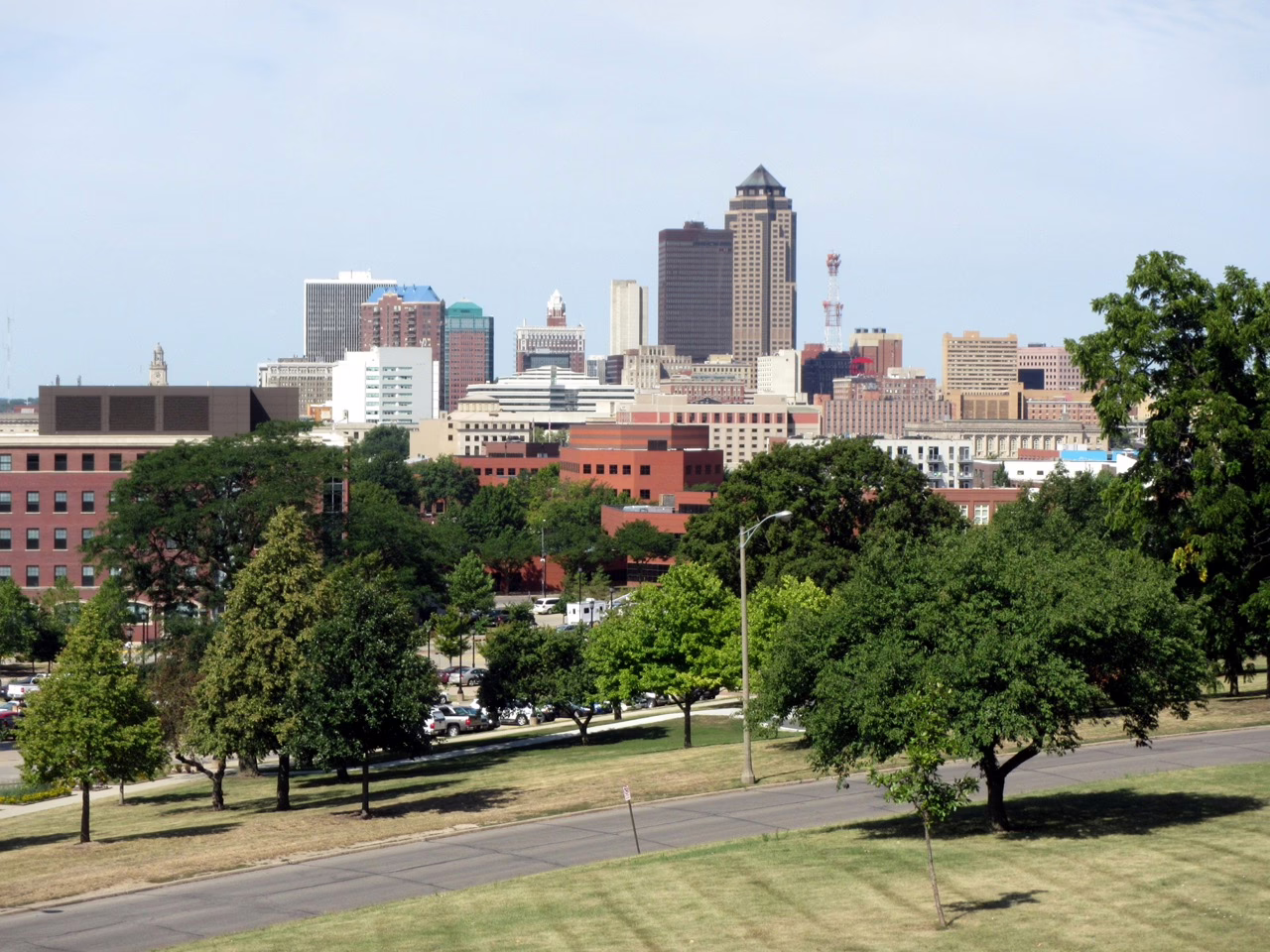Des Moines, Iowa skyline from East Walnut Street